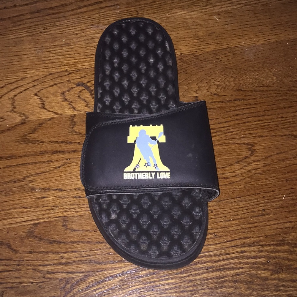Black lax sandals